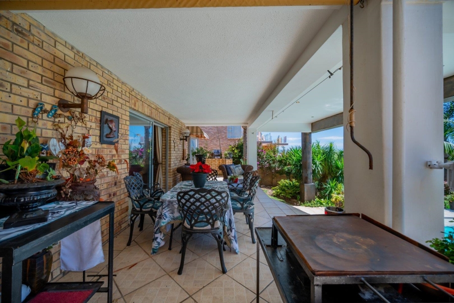 5 Bedroom Property for Sale in Wavecrest Eastern Cape